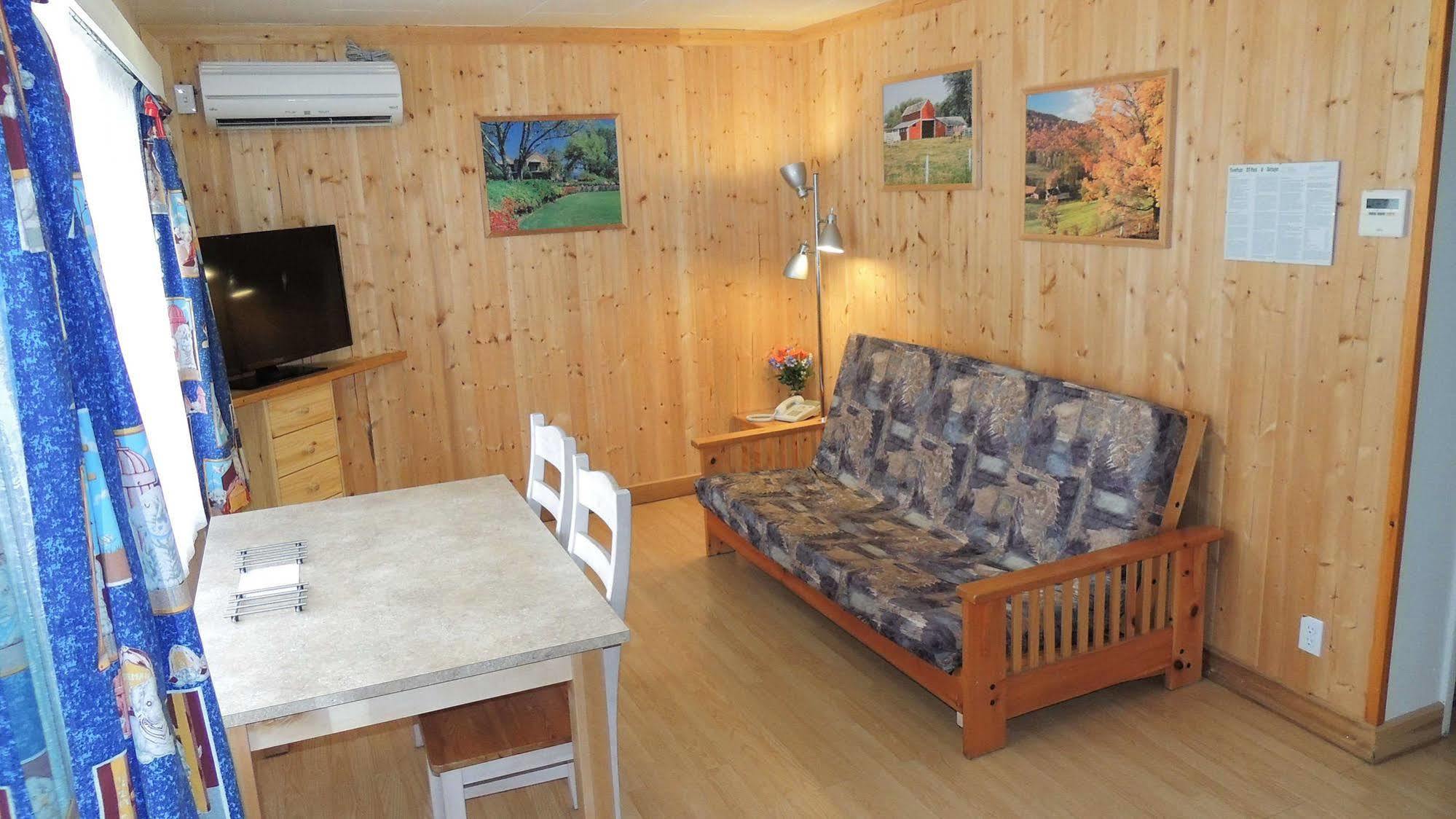 Viewpoint Rv & Cottages Salmon Arm Bagian luar foto