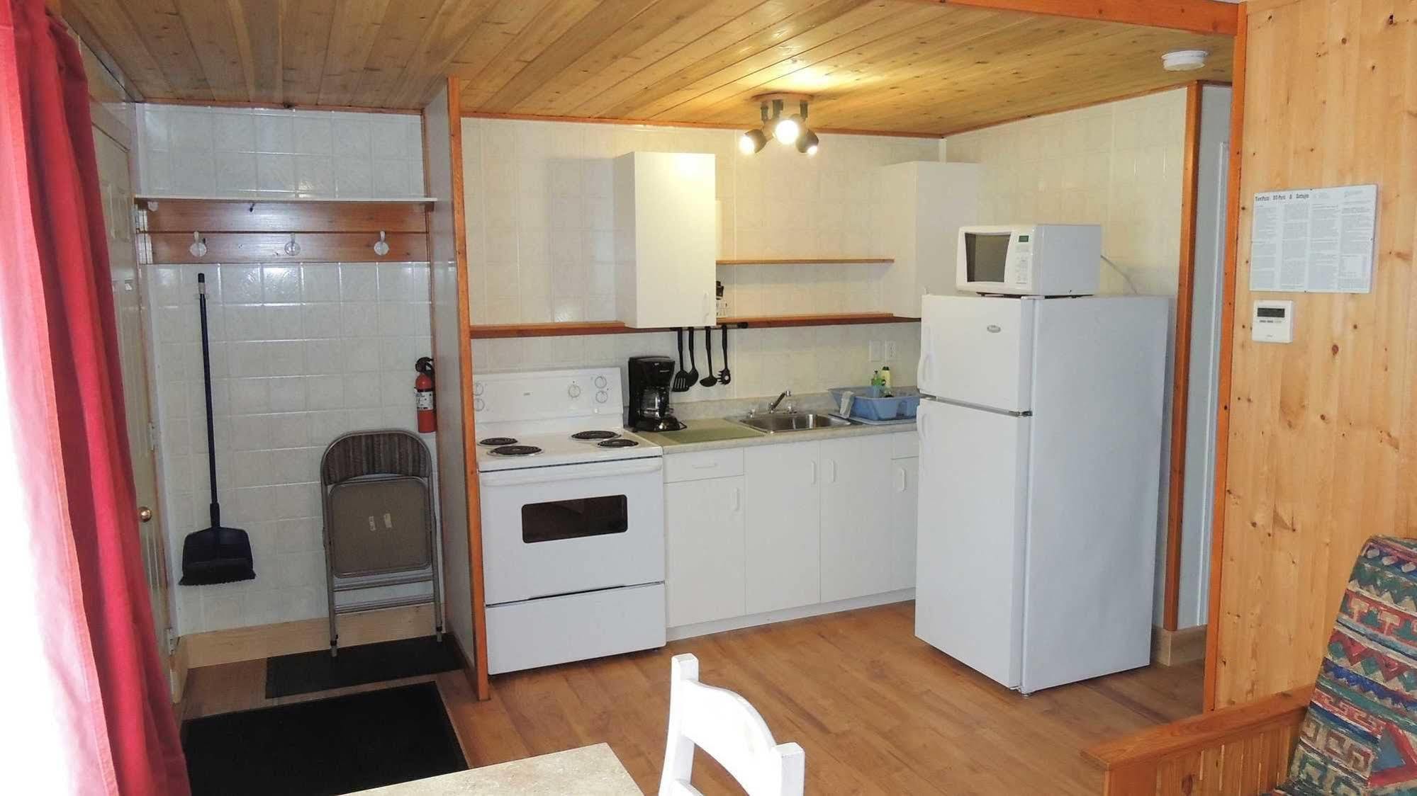 Viewpoint Rv & Cottages Salmon Arm Bagian luar foto