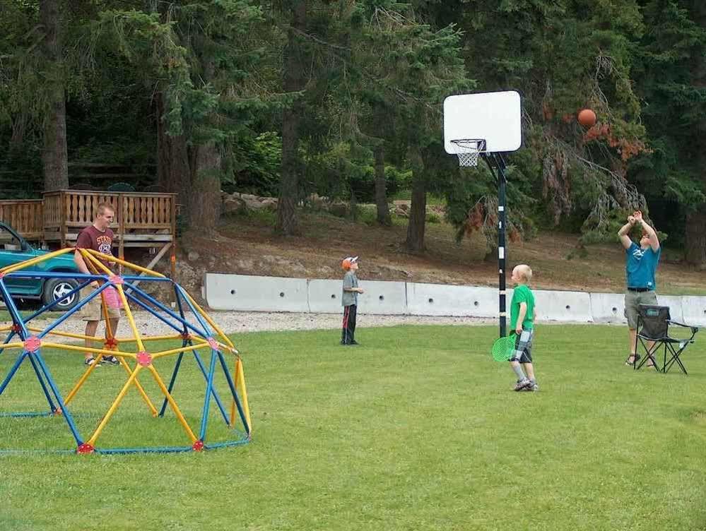 Viewpoint Rv & Cottages Salmon Arm Bagian luar foto